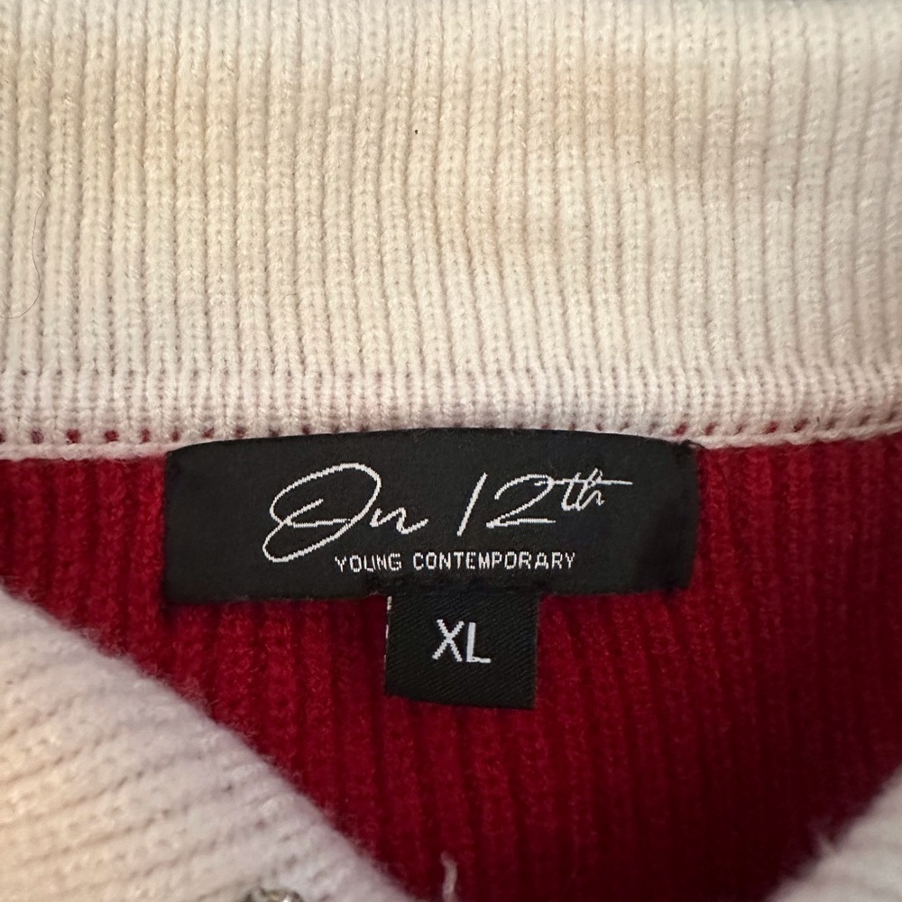 Chic Red Sweater with Embellished Collar - Picture 5 of 6